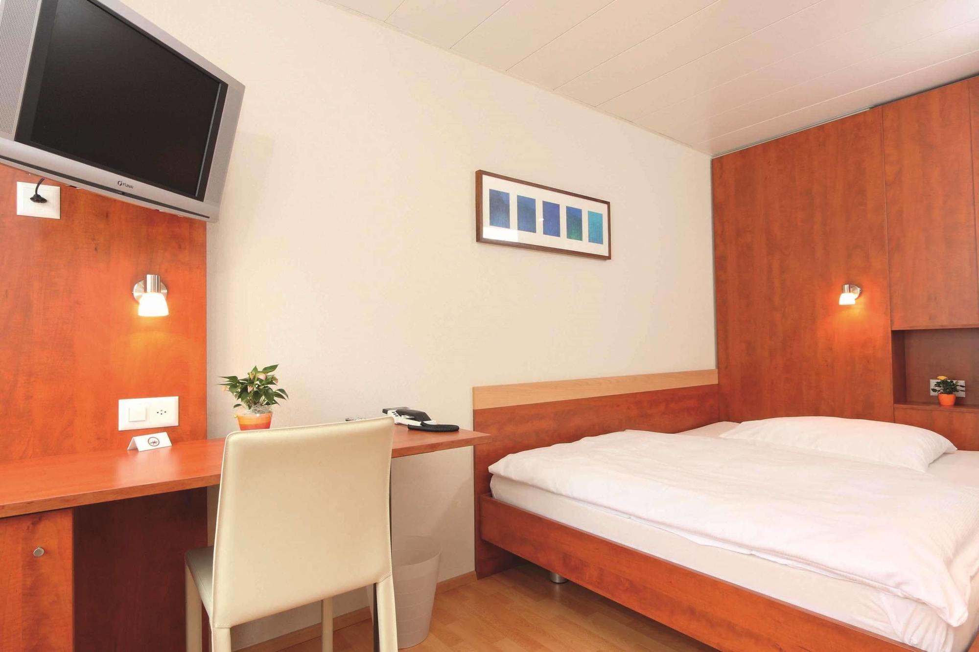 Aarauerhof - Self Check-In Hotel Room photo